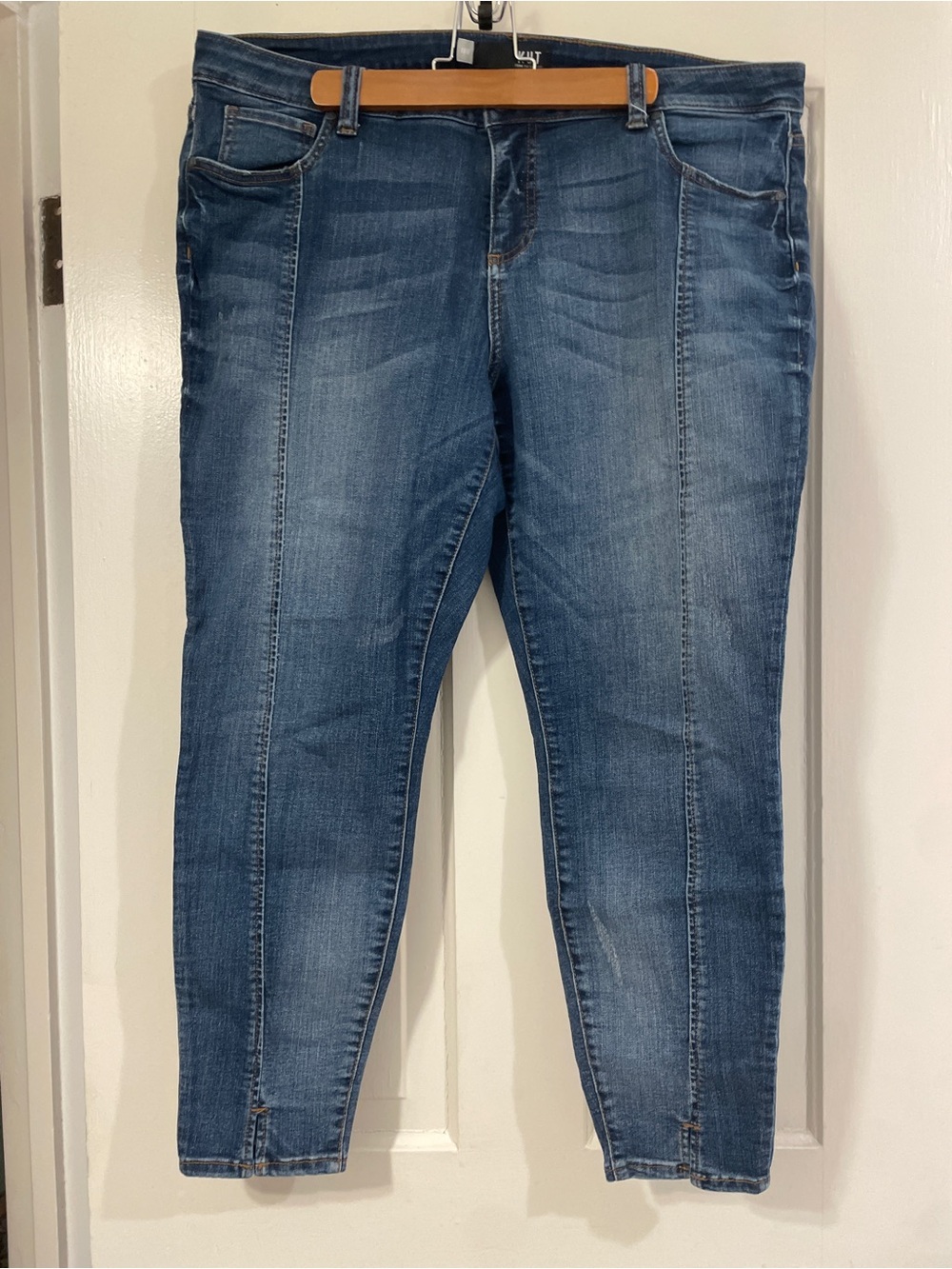 Kut from the Kloth Slim Ankle Jeans in Mid Blue Wash